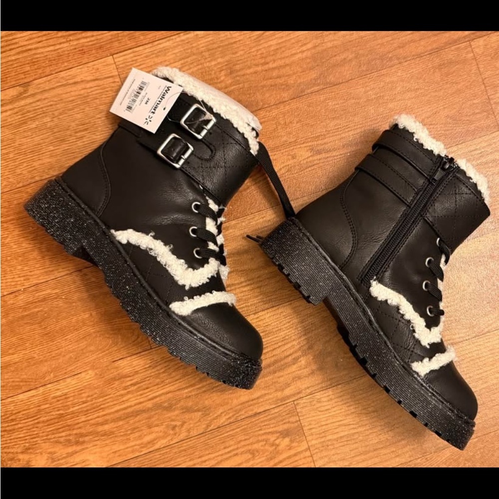 Portland Company Little and Big Girl Blaze Faux Fur Trim Combat Boot. - Picture 4 of 4